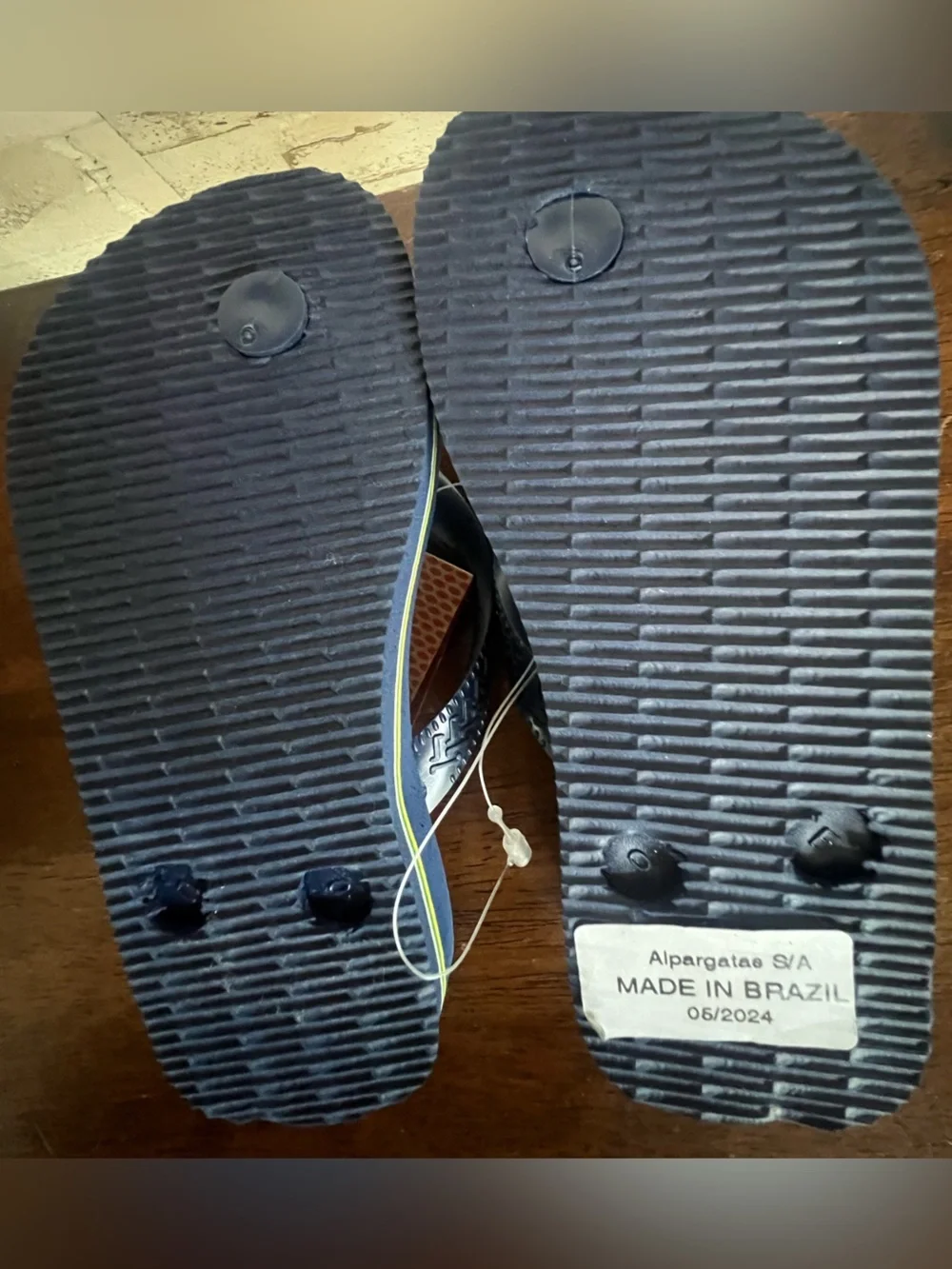 Havaianas Kids Navy Blue Flip Flop Sandals with Brazil Flag - 10C.  NWT